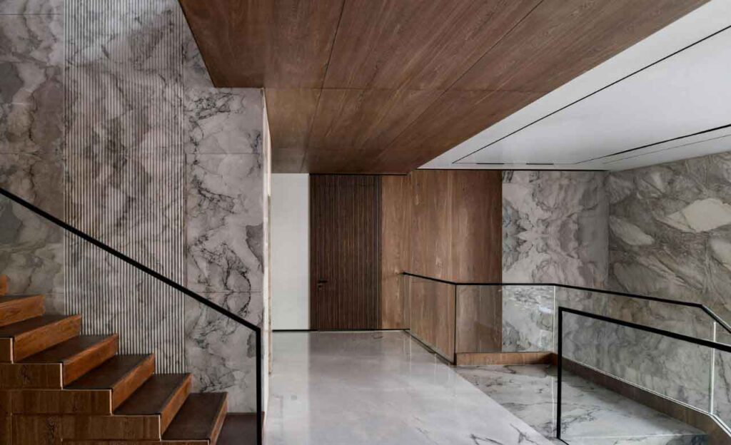 7 Best Decorative Wall Coverings for Luxury Homes